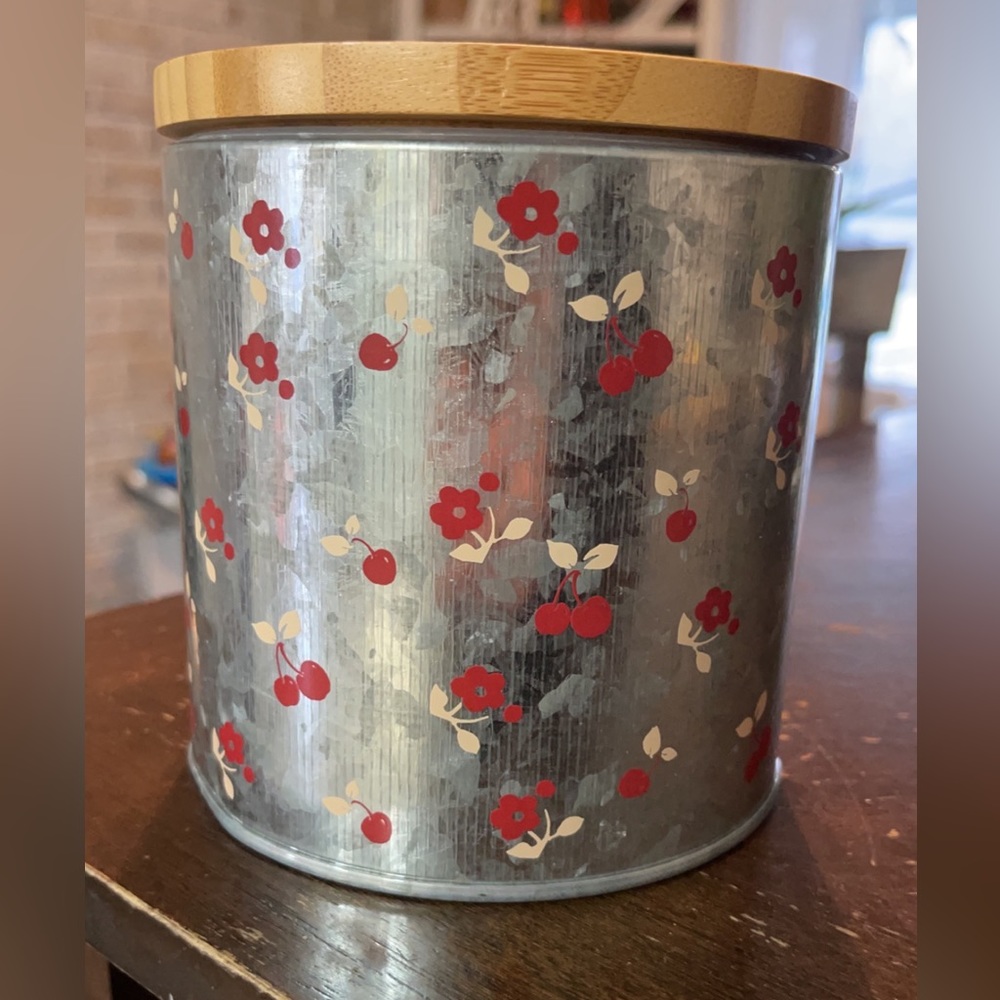 Cherry and flower storage canister